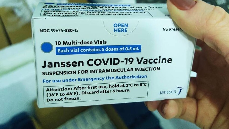 Após primeira dose com imunizante da Janssen é preciso ao menos duas de reforço