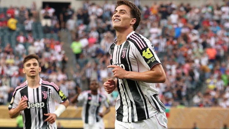 Jovem turco dá show e Juventus encaminha classificação