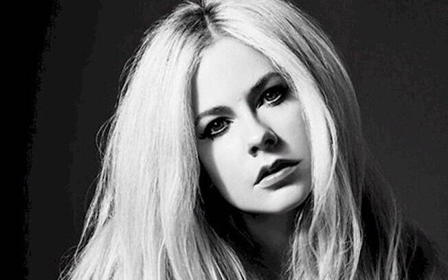 Avril Lavigne anuncia novo álbum para fevereiro