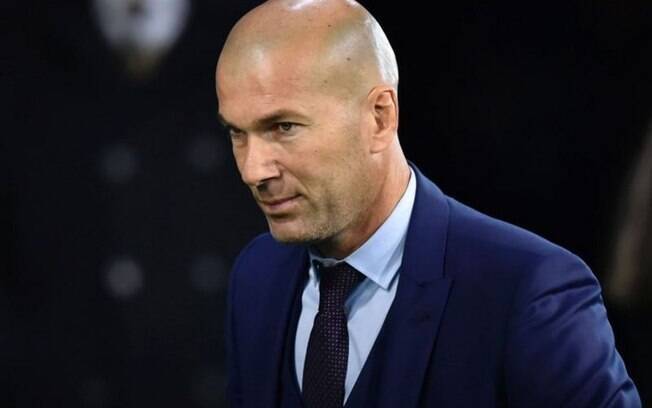 Zinedine Zidane lamentou o ocorrido com o principal astro do Paris Saint-Germain