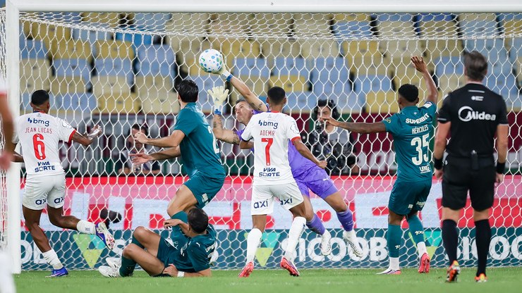 Fluminense e Bahia ficam no 0 a 0 em noite inspirada dos goleiros