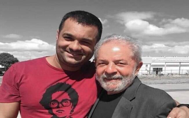 Na época, fotos falsas como esta circulavam em redes sociais e grupos de mensagens para associar a imagem de Adélio Bispo com o ex-presidente Lula