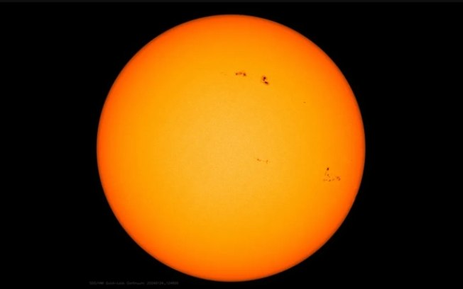 Explosões no Sol ocorrem quase ao mesmo tempo em fenômeno raro