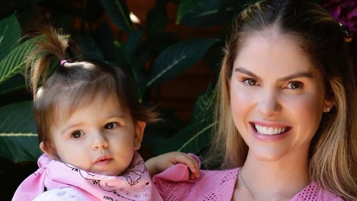 Bárbara Evans diz que amigos se afastaram após nascimento da filha