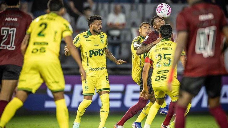 Bragantino%2C%20com%20um%20a%20mais%2C%20cede%20o%20empate%20ao%20Mirassol