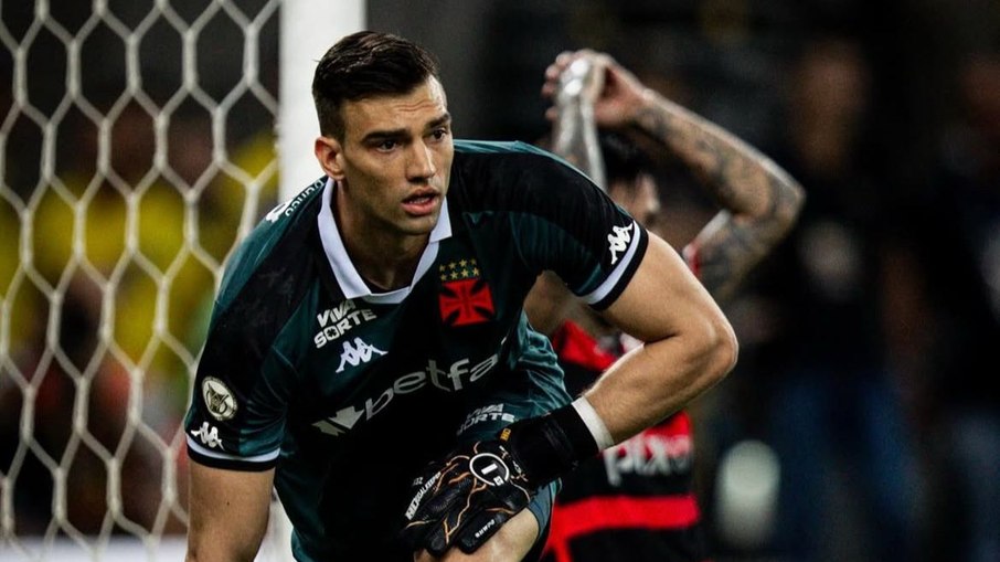 Léo Jardim salva o Vasco em empate com o Flamengo Léo Jardim salva o Vasco em empate com o Flamengo