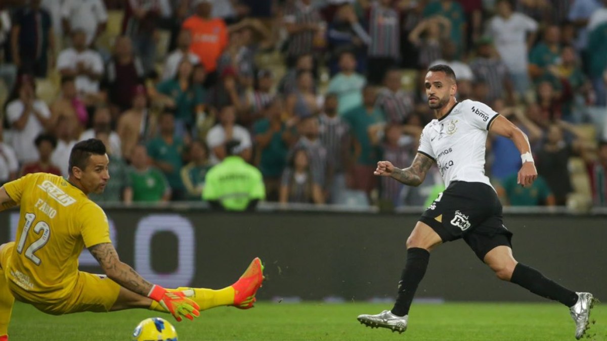 Fluminense e Corinthians realizam jogo de trocação em empate