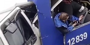 Vídeo: acidente entre caminhão e ônibus deixa 8 feridos em Cotia