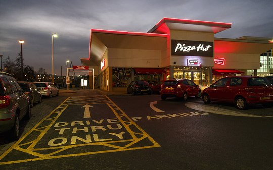 Pizza Hut é vendida por R$ 13,7 bilhões após anos de dificuldades