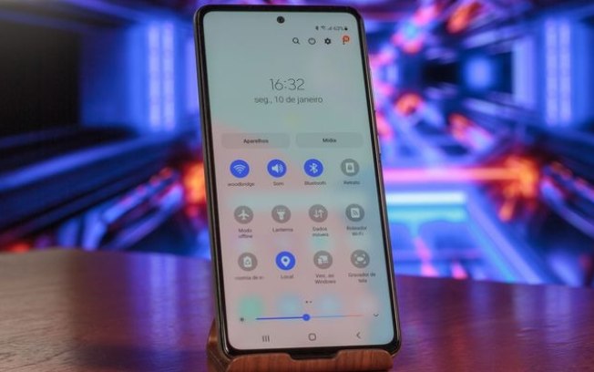 Galaxy A52 5G começa a receber a One UI 6.1