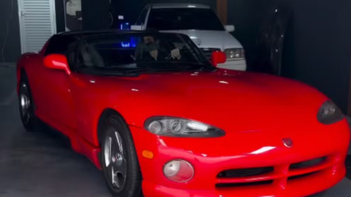 O cantor afirma que o carro possui 406 cv de potência e já rodou 15 mil milhas 