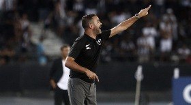 Artur Jorge celebra 1ª vitória do Botafogo na Libertadores 2024 