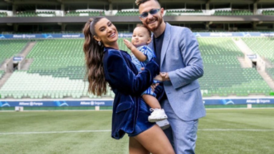 Bianca Andrade e Fred posaram juntos com o filho, Cris