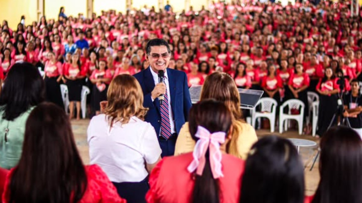 Pastor diz pra jovens casarem com morenas: 'Brancas são caras'