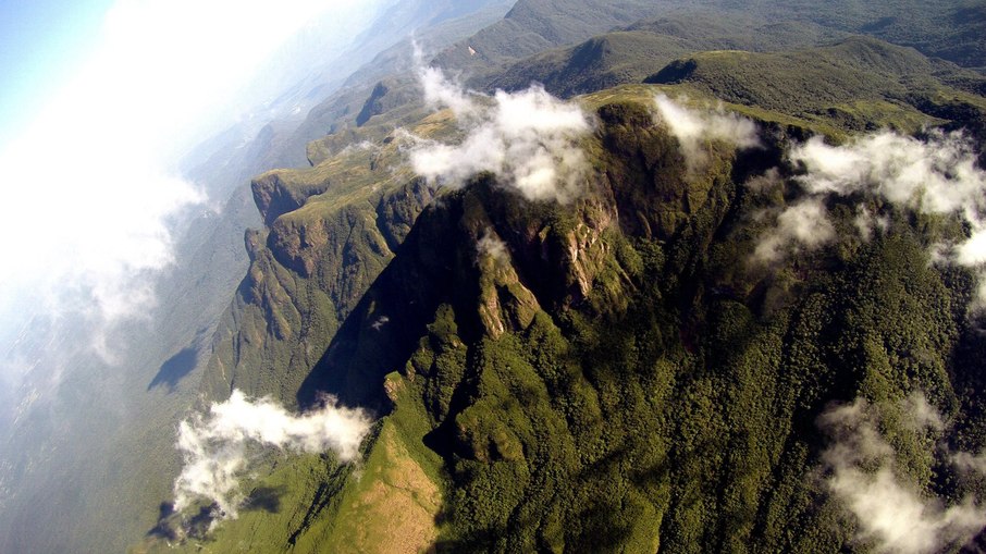 Região dos Agudos na Serra do Ibitiraquire, Paraná Região dos Agudos na Serra do Ibitiraquire, Paraná