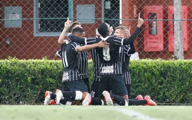 Corinthians pode voltar a ser campeão paulista sub-17 após oito anos