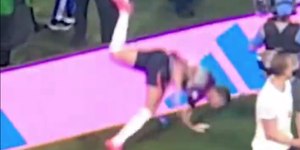 Jogador fratura o braço em comemoração e fica fora da Copa