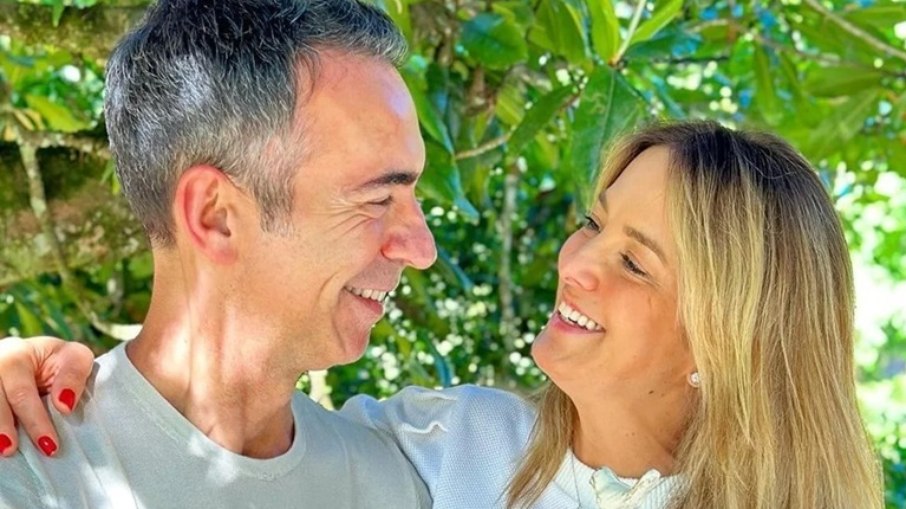 Ticiane Pinheiro comenta que gays elogiam as pernas de Tralli Ticiane Pinheiro comenta que gays elogiam as pernas de Tralli