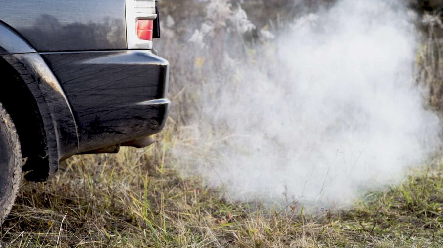 Diesel com alto teor de enxofre e material particulado ainda é vendido no Brasil hoje em dia