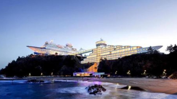 Cruzeiro em terra firme? Conheça hotel em forma de navio