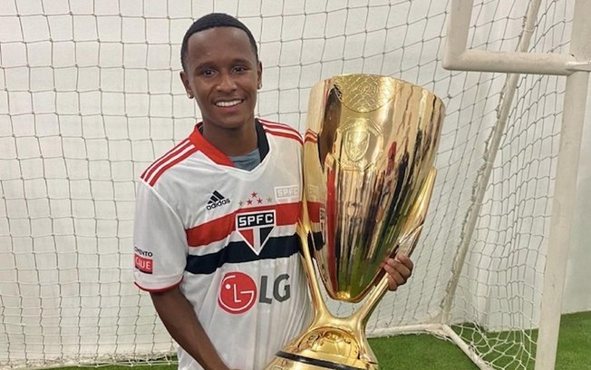 Campeão pelo Tricolor do MorumBis, Grêmio anuncia lateral esquerdo