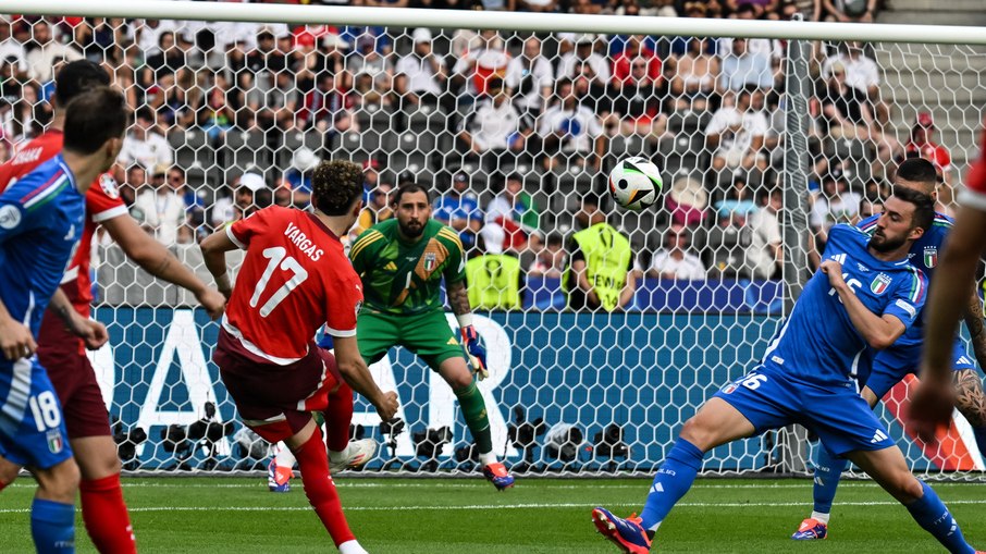 Suíça vence Itália e garante vaga nas quartas de final