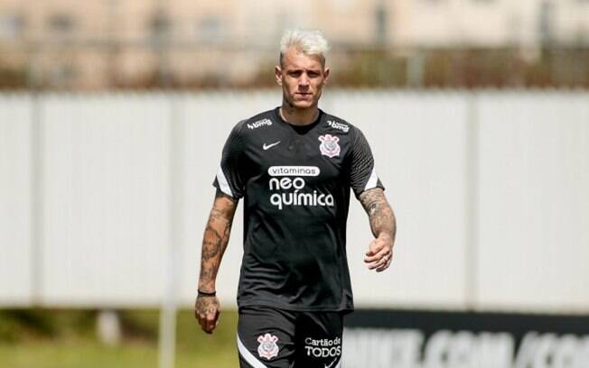 Róger Guedes tem casa assaltada enquanto viaja: 'Levaram até as minhas camisetas do Corinthians'