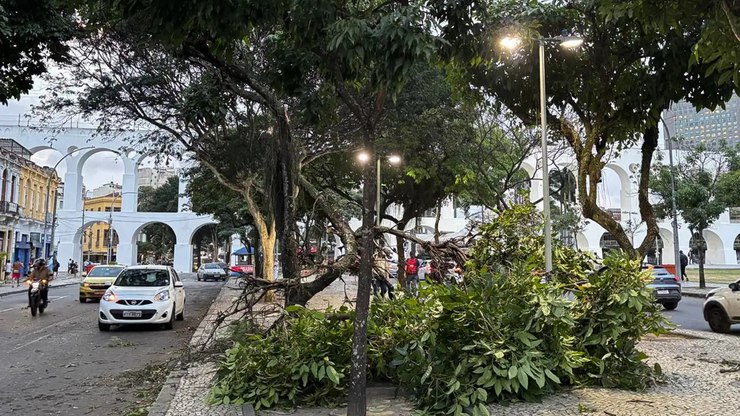 Ventania deixa cinco mortes no Rio e em São Paulo; veja vídeo