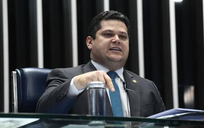 Ideia de Alcolumbre é suspender decisão que permitiu operação de busca e apreensão no Congresso contra o senador Fernando Bezerra (MDB-PE).