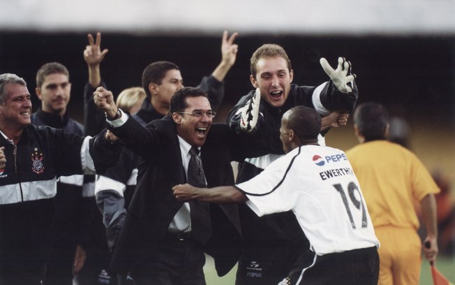 De ‘últimão’ a campeão: a histórica arrancada do Corinthians no Paulista de 2001