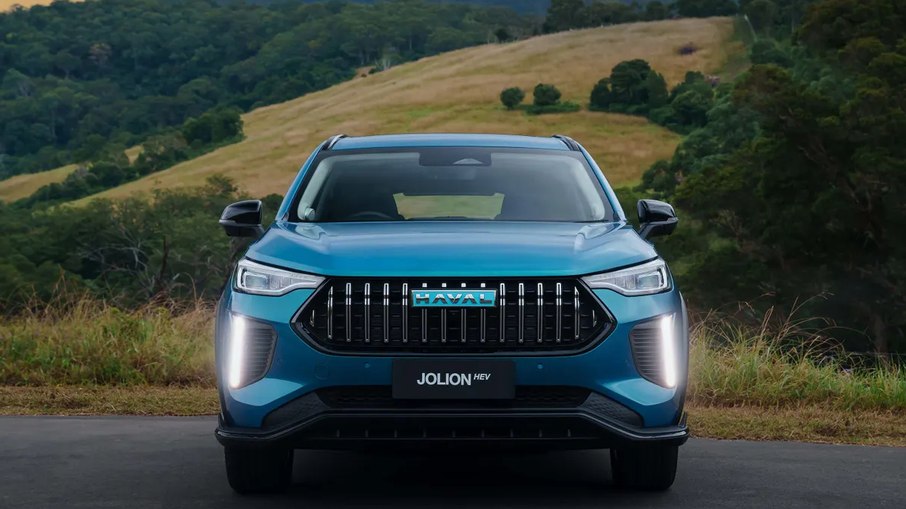 Grade frontal ampla e faróis afilados marcam o visual do Haval Jolion Pro, cotado para originar o H4 brasileiro.