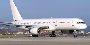 Avião especial da Força Aérea dos EUA pousa em Porto Alegre