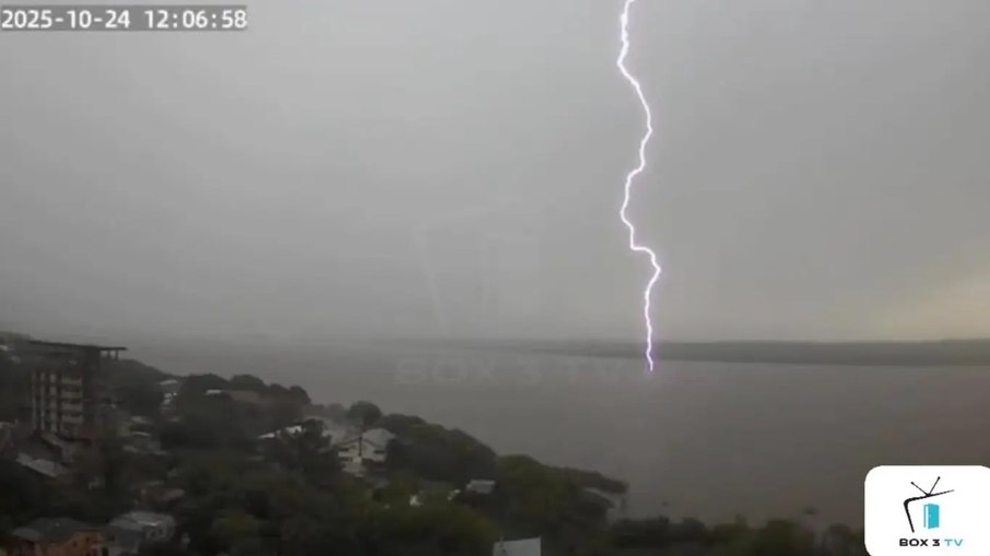 Raio atinge o Rio Uruguai Raio atinge o Rio Uruguai