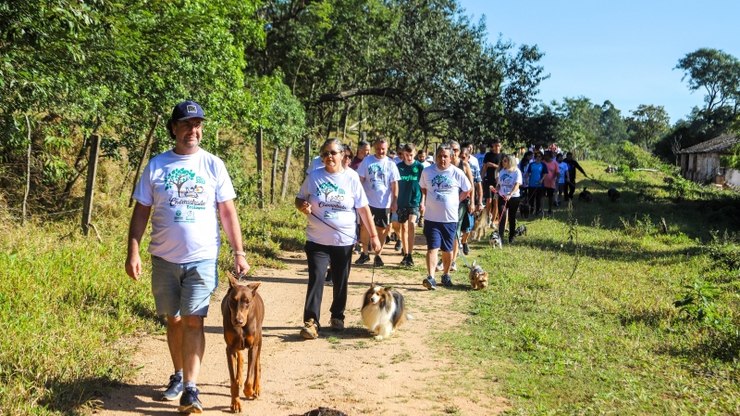 Louveira realiza primeira edição da Cãominhada no Parque Capivari