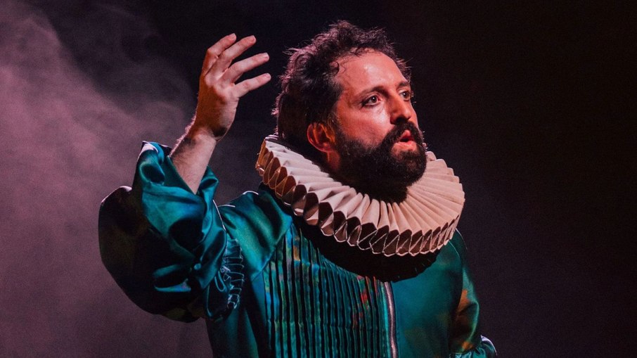 Gregório Duvivier em O Céu da Língua
