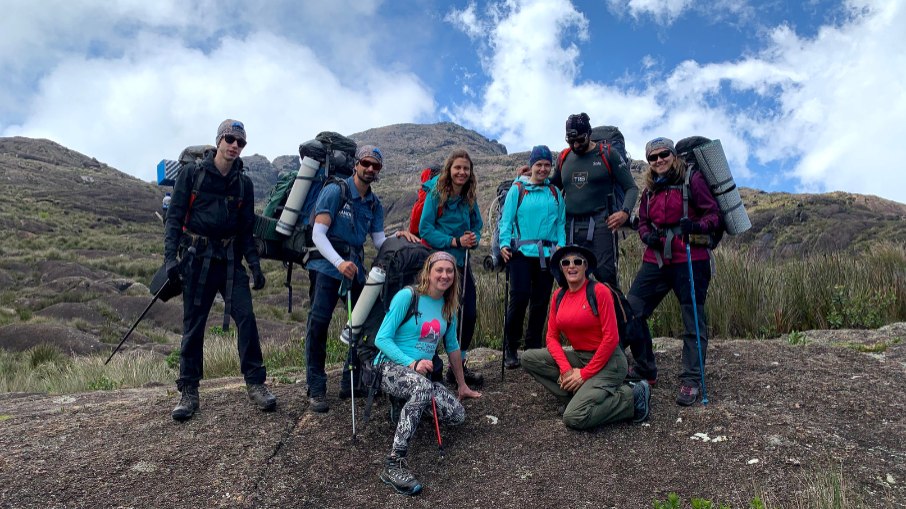 Pedro Hauck e equipe durante escalada ao Pico dos Marins Pedro Hauck e equipe durante escalada ao Pico dos Marins