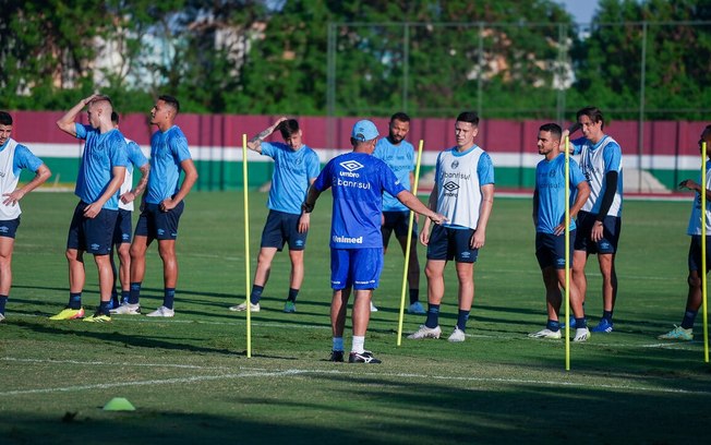 Elenco do Grêmio realiza preparação para duelo com o Flamengo no CT do Fluminense