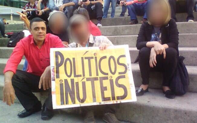 Homem que esfaqueou Bolsonaro em manifestação contra Michel Temer (MDB)