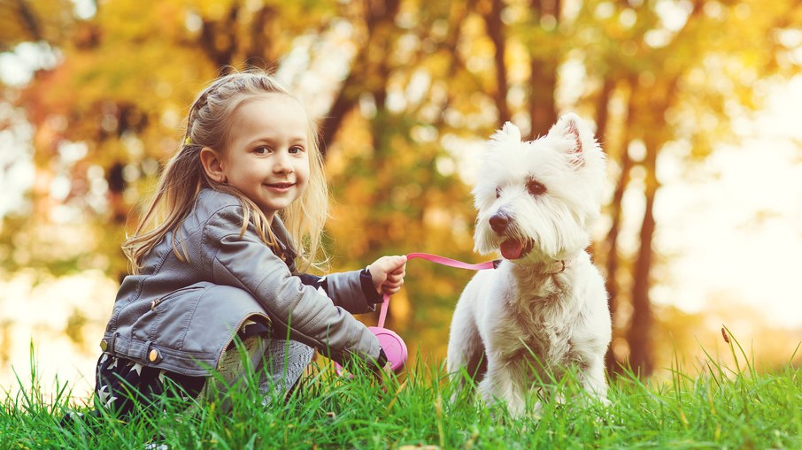 A convivência de crianças com animais traz uma série de benefícios para a saúde e bem-estar p