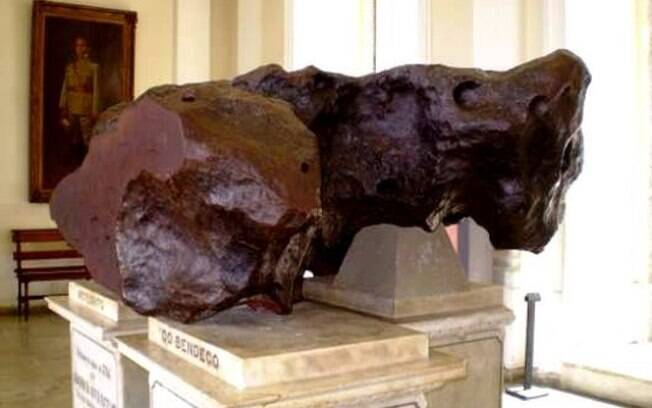 Encontrado no sertão da Bahia, o meteorito Bendegó pesa 5,36 toneladas e é o maior do Brasil
