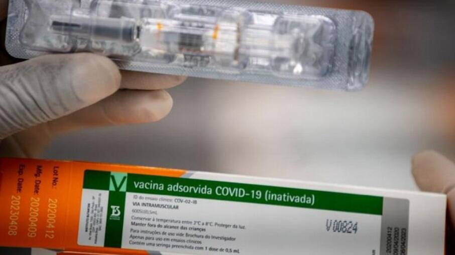 CoronaVac reduz mortalidade em 97% contra 80% da Pfizer, aponta do Uruguai