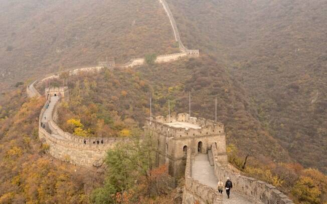 A Muralha da China, também conhecida como Grande Muralha, é uma das sete maravilhas do mundo