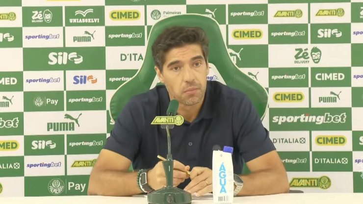 Abel minimiza protesto da torcida e faz pedido: "Jogar juntos"