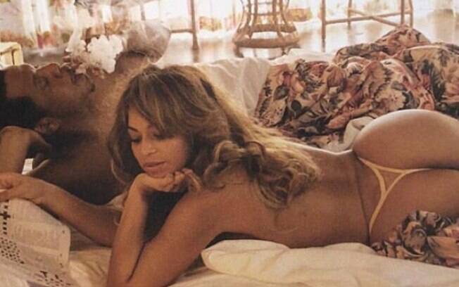 Beyoncé e Jay-Z posam de forma íntima e picante para livro da turnê On The Run II e levam fãs a loucura