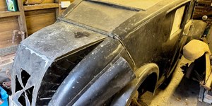 Carro raro achado em celeiro é vendido por R$ 420 mil