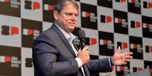 Tarcísio cobra intervenção imediata na Enel após apagão em SP