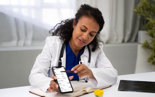 Assistente virtual com IA chega para otimizar rotina médica