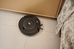 Aspirador robô com mais de 13 mil avaliações em oferta relâmpago