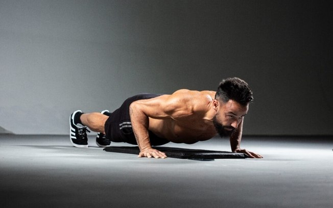 Especialista fitness explica método para definir abdômen