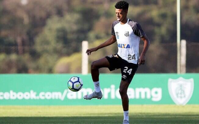 Zagueiro Robson Alves tem contrato com o Santos somente até o fim de 2018